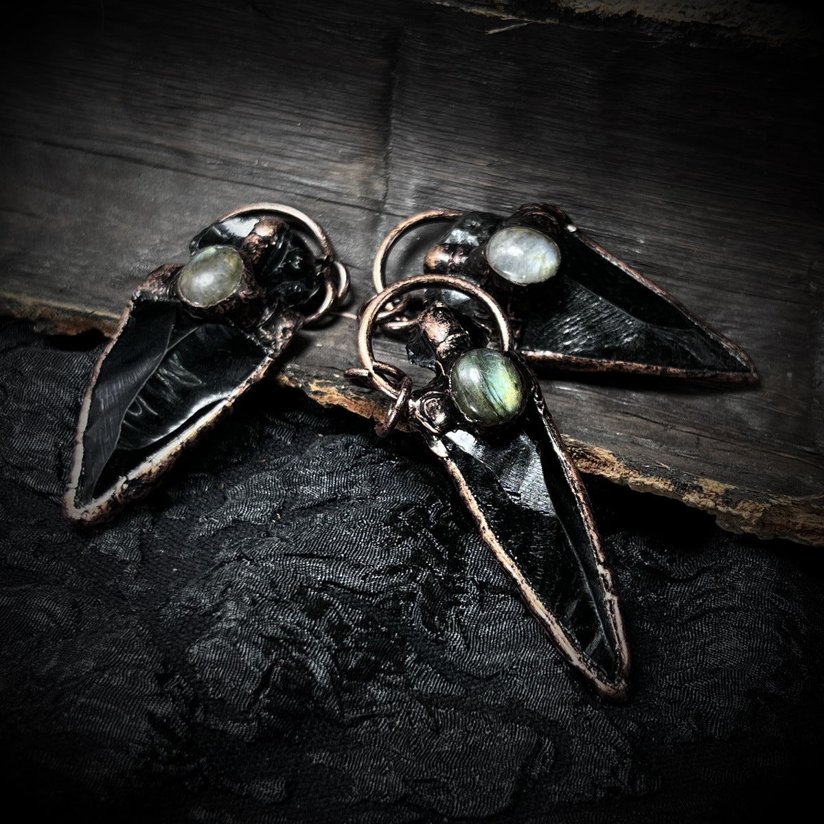 The Abyssal Spearhead — Indian Hand-Knapped Obsidian & Labradorite Talismanv